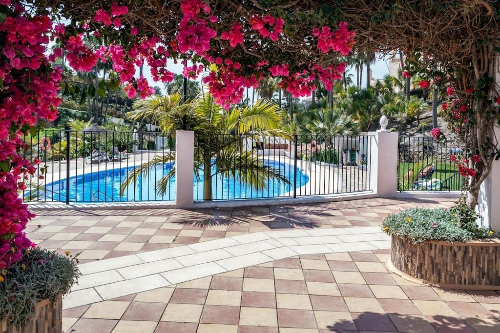 Oasis 16 Apartment Nerja Bagian luar foto