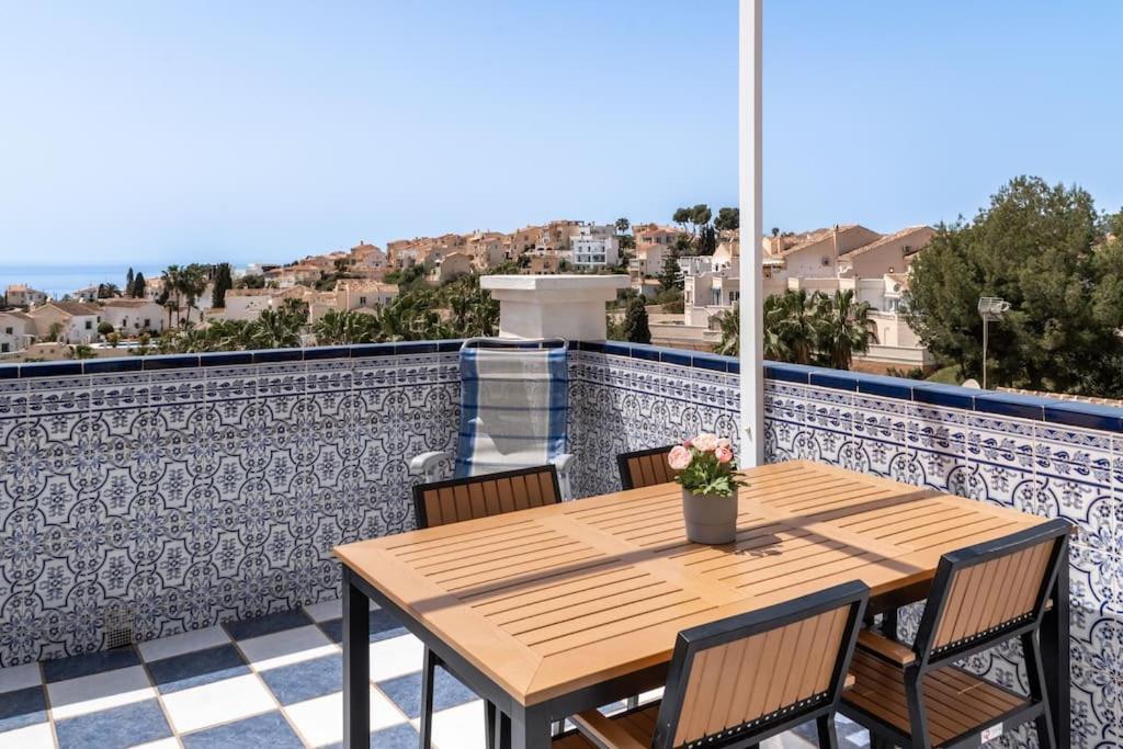 Oasis 16 Apartment Nerja Bagian luar foto
