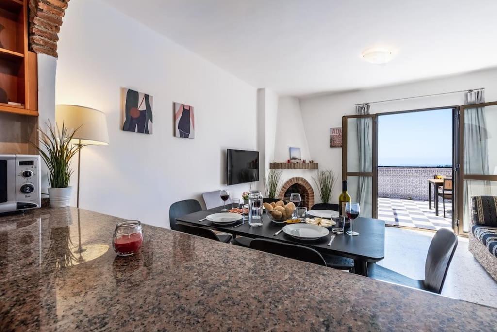 Oasis 16 Apartment Nerja Bagian luar foto