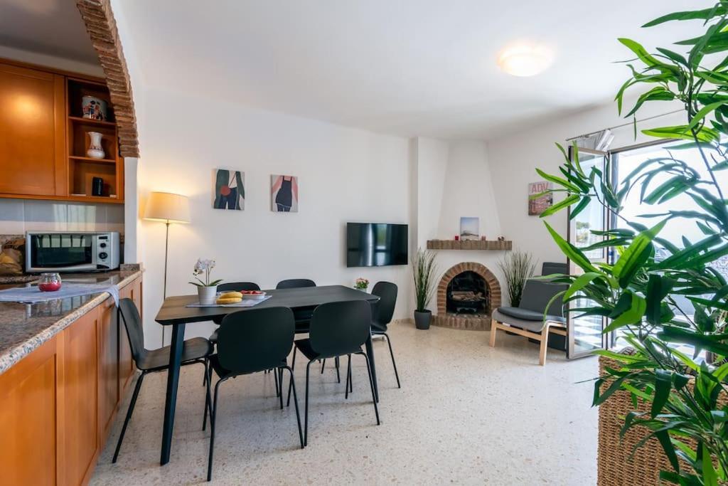 Oasis 16 Apartment Nerja Bagian luar foto